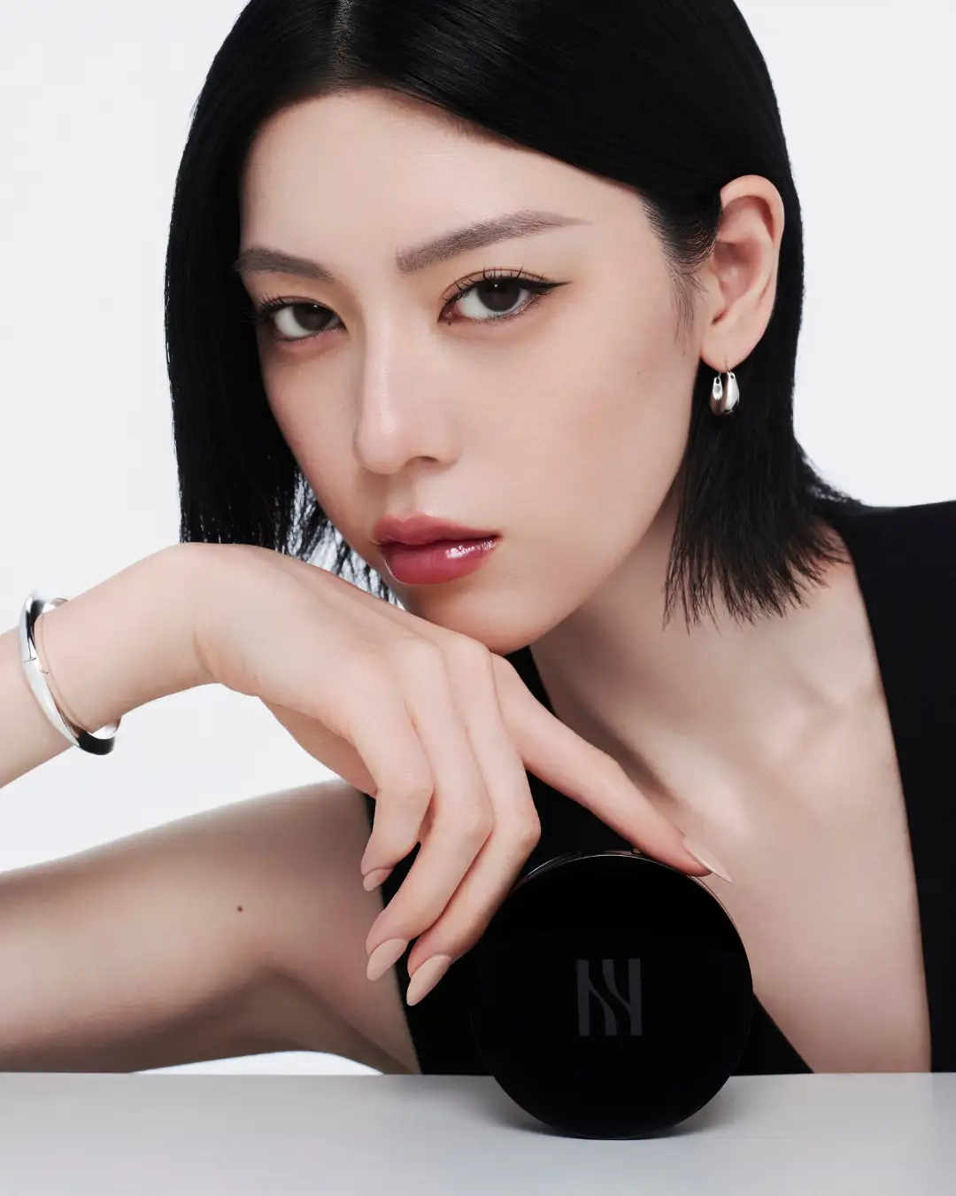 HERAのジャパンアンバサダーに就任した三吉彩花さん