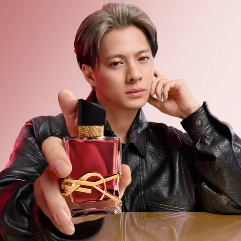 平野紫耀さんとYSL「ベリークラッシュ」。ラズベリーの赤で楽しむ、新しいリブレ 写真1