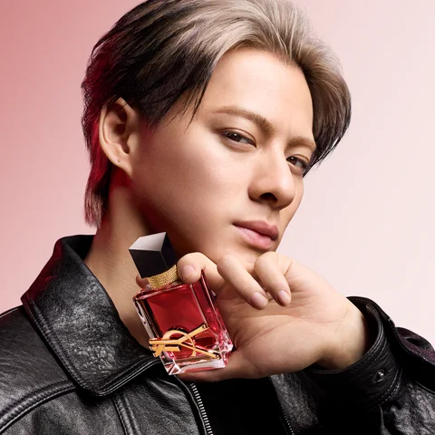 平野紫耀さんとYSL「ベリークラッシュ」。ラズベリーの赤で楽しむ、新しいリブレ 写真2