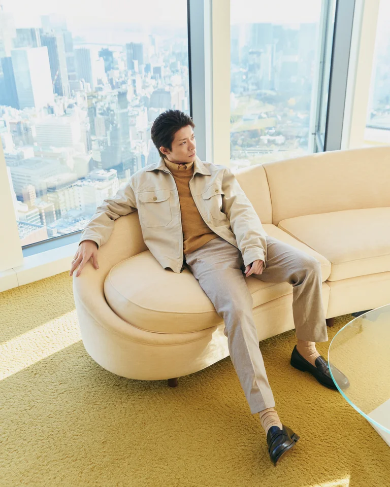 岸優太さんとバナナ・リパブリック。ホテルで過ごす週末に、心地よい春の装いを 写真6