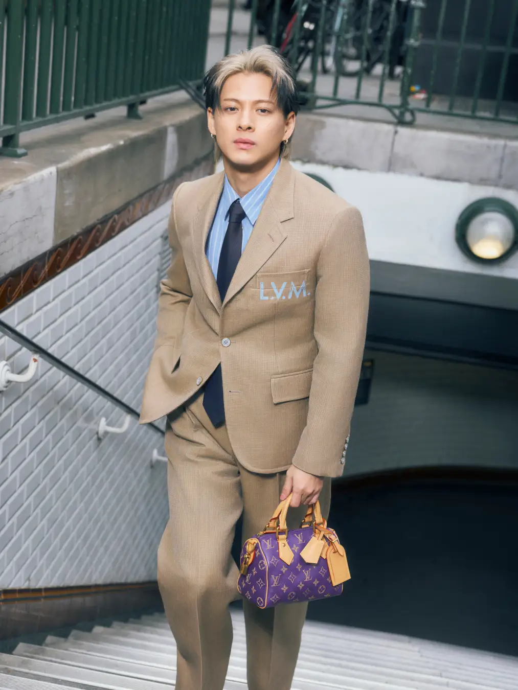 【2026年1月21日(水)・日本時間】平野紫耀さんのルイ・ヴィトン、2つのタイドアップ。パリで出会う新しいダンディ 写真3