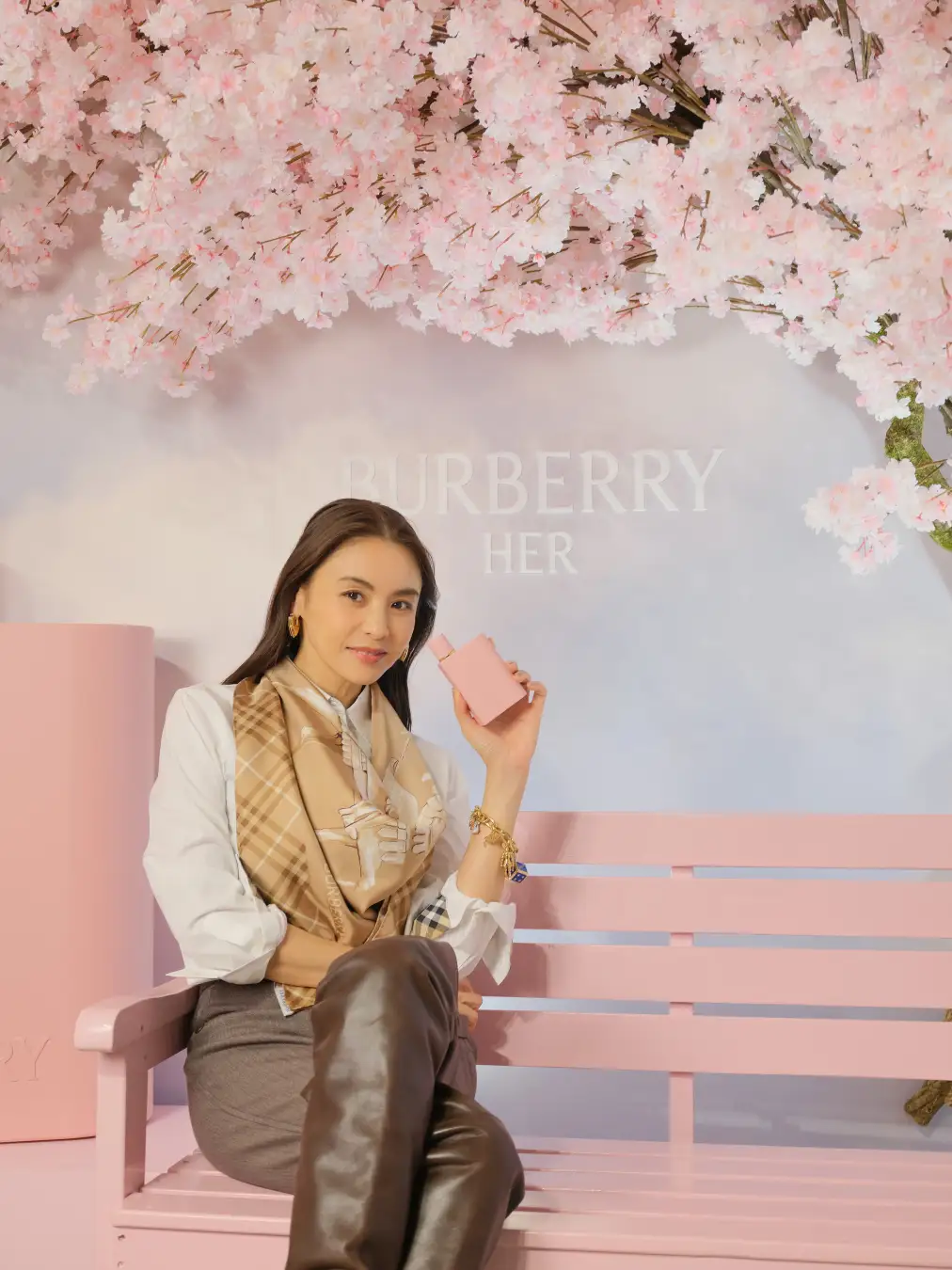 東京のオープニングに来場した滝沢眞規子さん